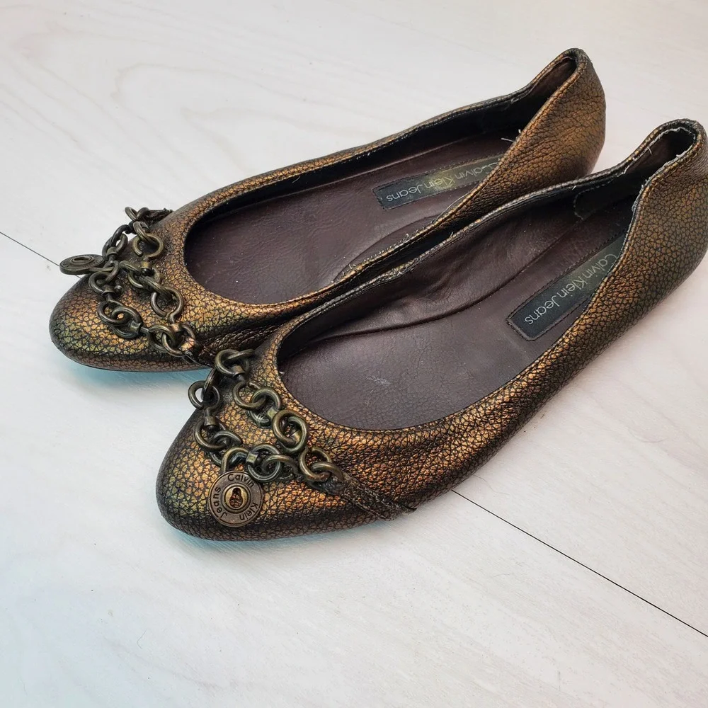 Calvin Klein Jeans Women's Metallic Bronze Ballet Flats Chain Lock Detail Size 5